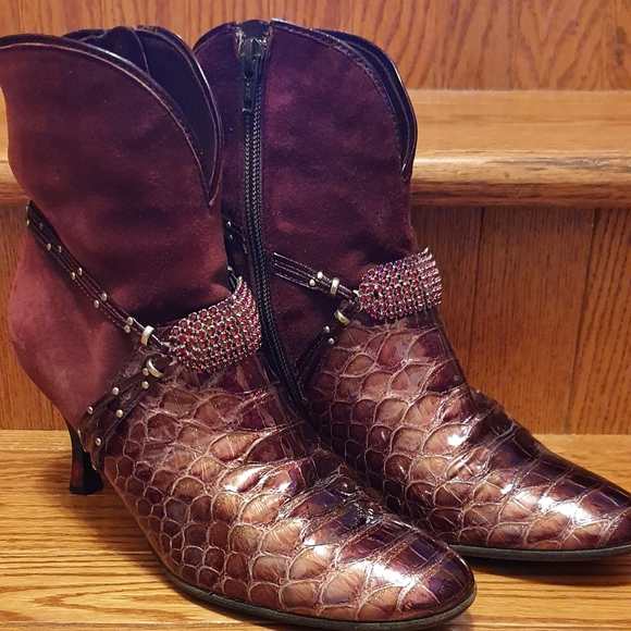 Rich burgundy Unique leather/suede stunning  ankle boots with Swarowsky crystals - Picture 2 of 4